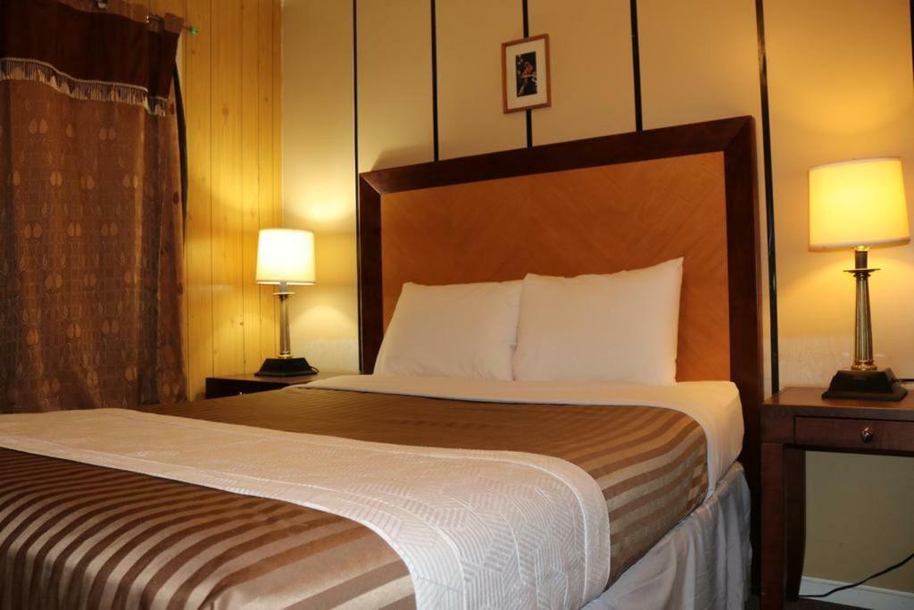 Plaza Motel Penticton Esterno foto
